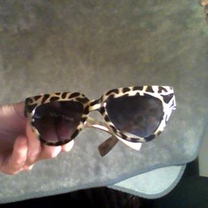 betsey johnson sunglasses